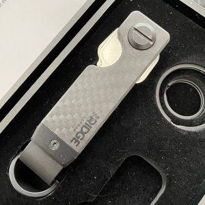 The Ridge Key Case Carbon Fiber
